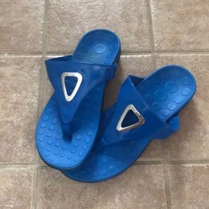 Vionic by Orthaheel size 8 women’s flip flops